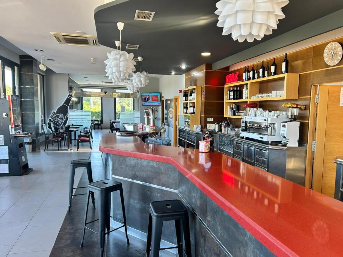 Hostal Restaurante Aqua Ourense Exterior photo
